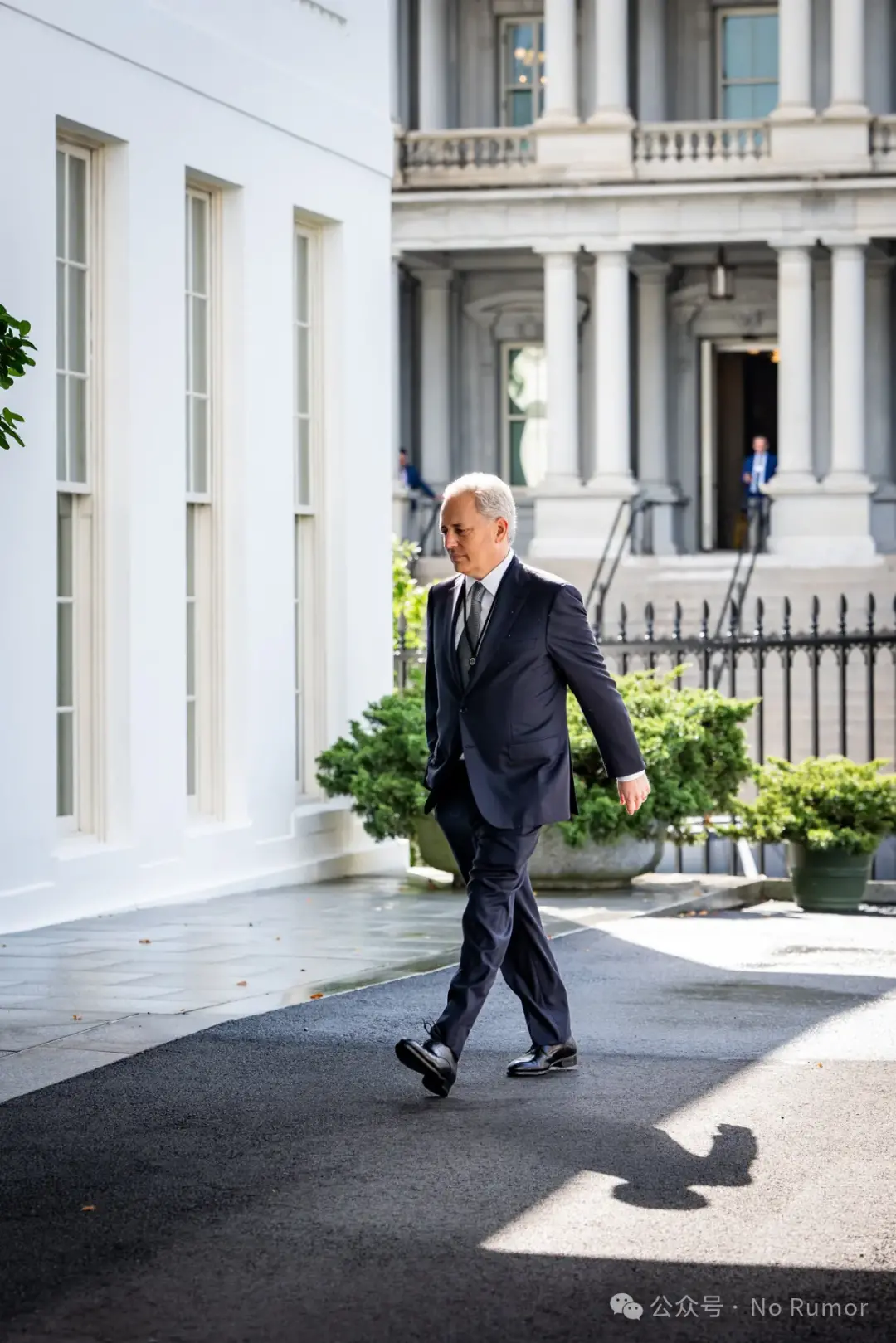 他给特朗普写人工智能政策,投的公司赚了2000亿USD