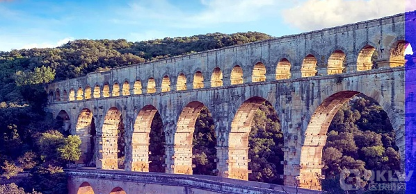 罗马帝国与数字货币：历史与现代的基础设施建设对比